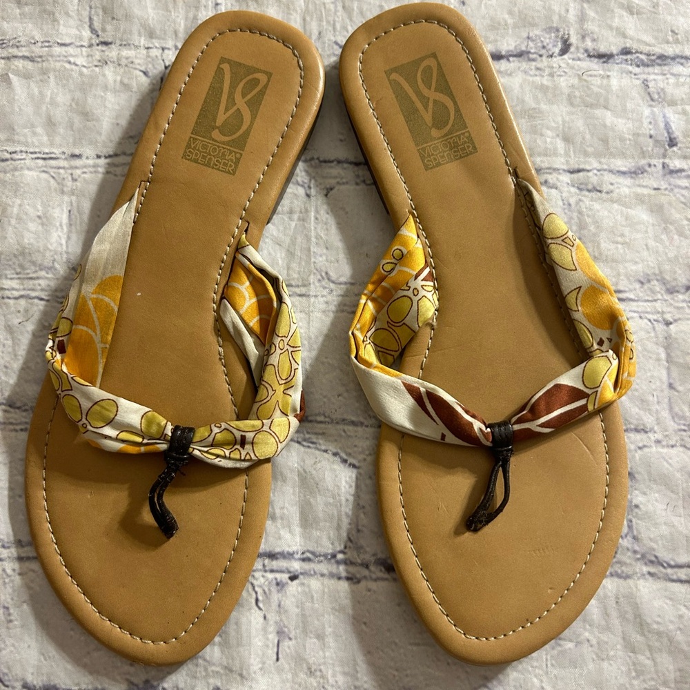 VICTORIA SPENCER FABRIC STRAP THONG FLIP FLOPS TAN/BROWN/ORANGE & YELLOW SIZE 8